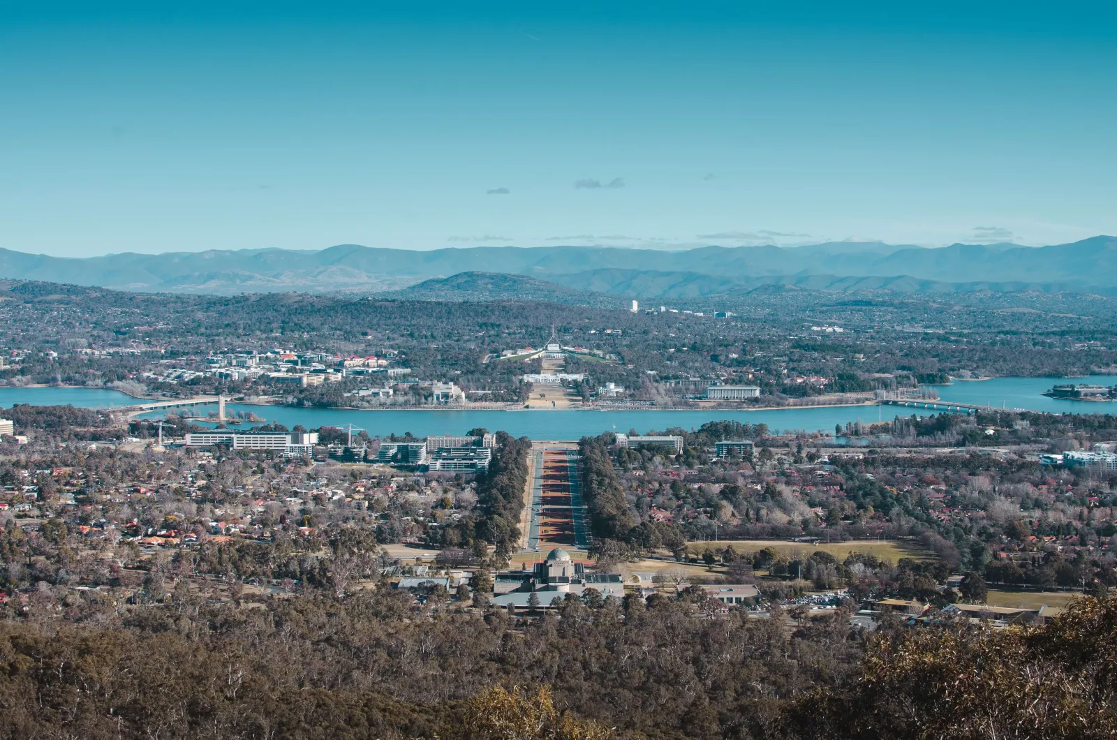 The view over Canberra and Lake Burley Griffin from the Mount Ainslie lookout.